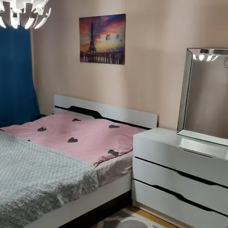Lively Flat Close To Center Apartment
